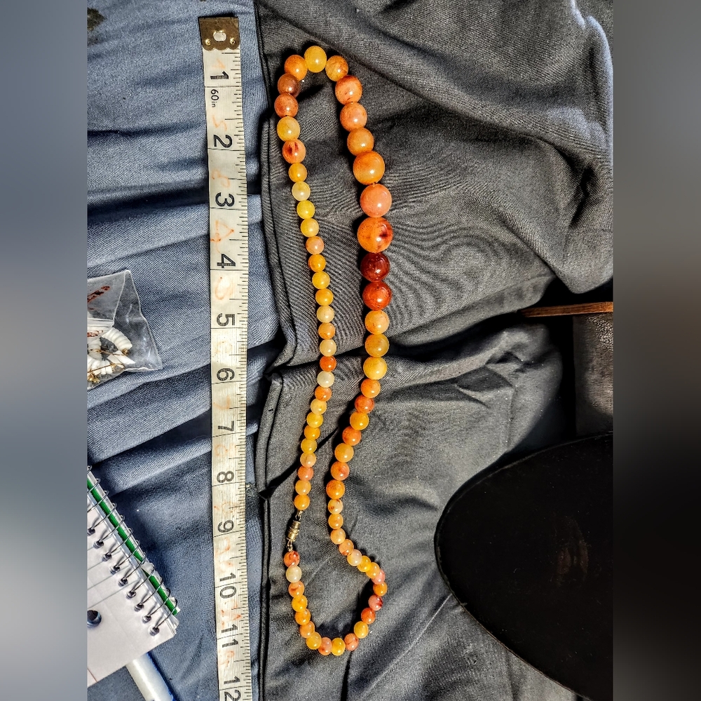 Chic Gradient Beaded Necklace - image 3